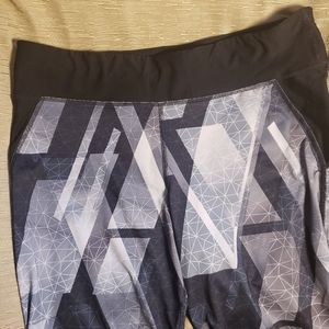 XERSION Geometric Leggings